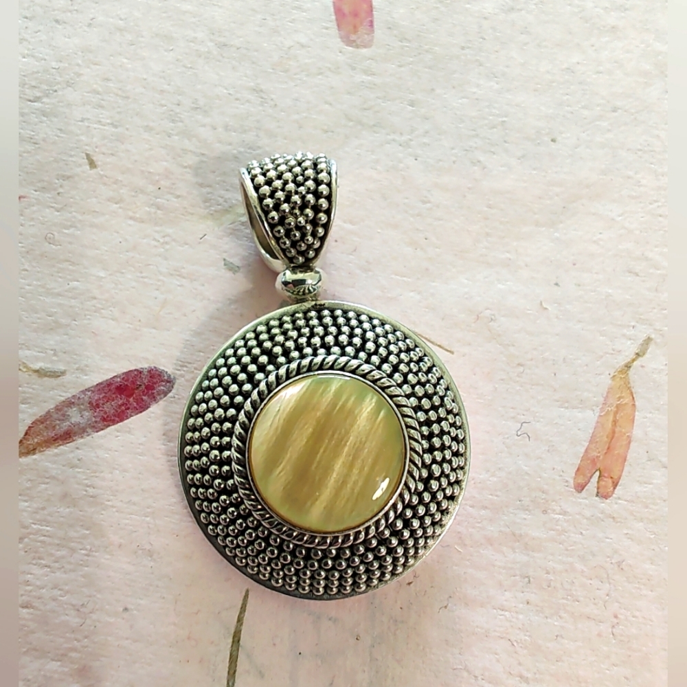 Large designer BA Suarti Sterling silver with yellow Mother of Pearl Pendant